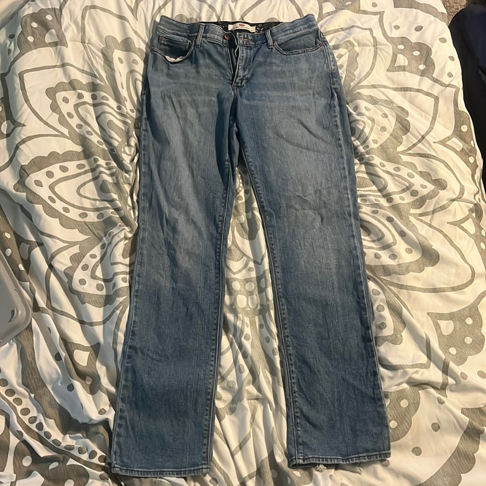 Levi’s straight leg jeans